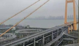 长江大桥爆料外卖员视频,网友视频记录感人瞬间